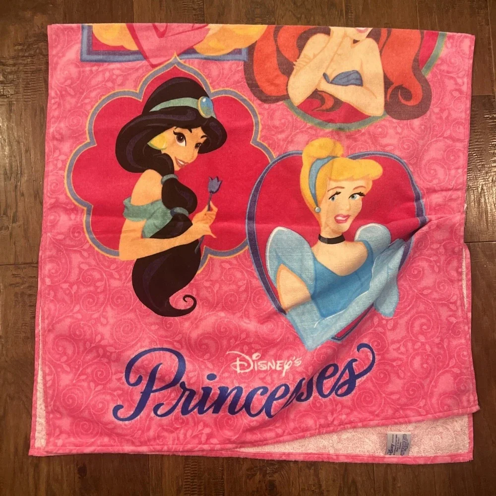 Disney Store Princess Sleeping Beauty Aurora Belle Cinderella Beach Pool‎ Towel